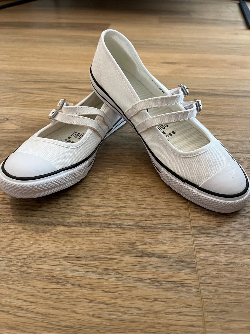 NWOT Converse Chuck Taylor All Star Dainty Mary Jane Shoes
